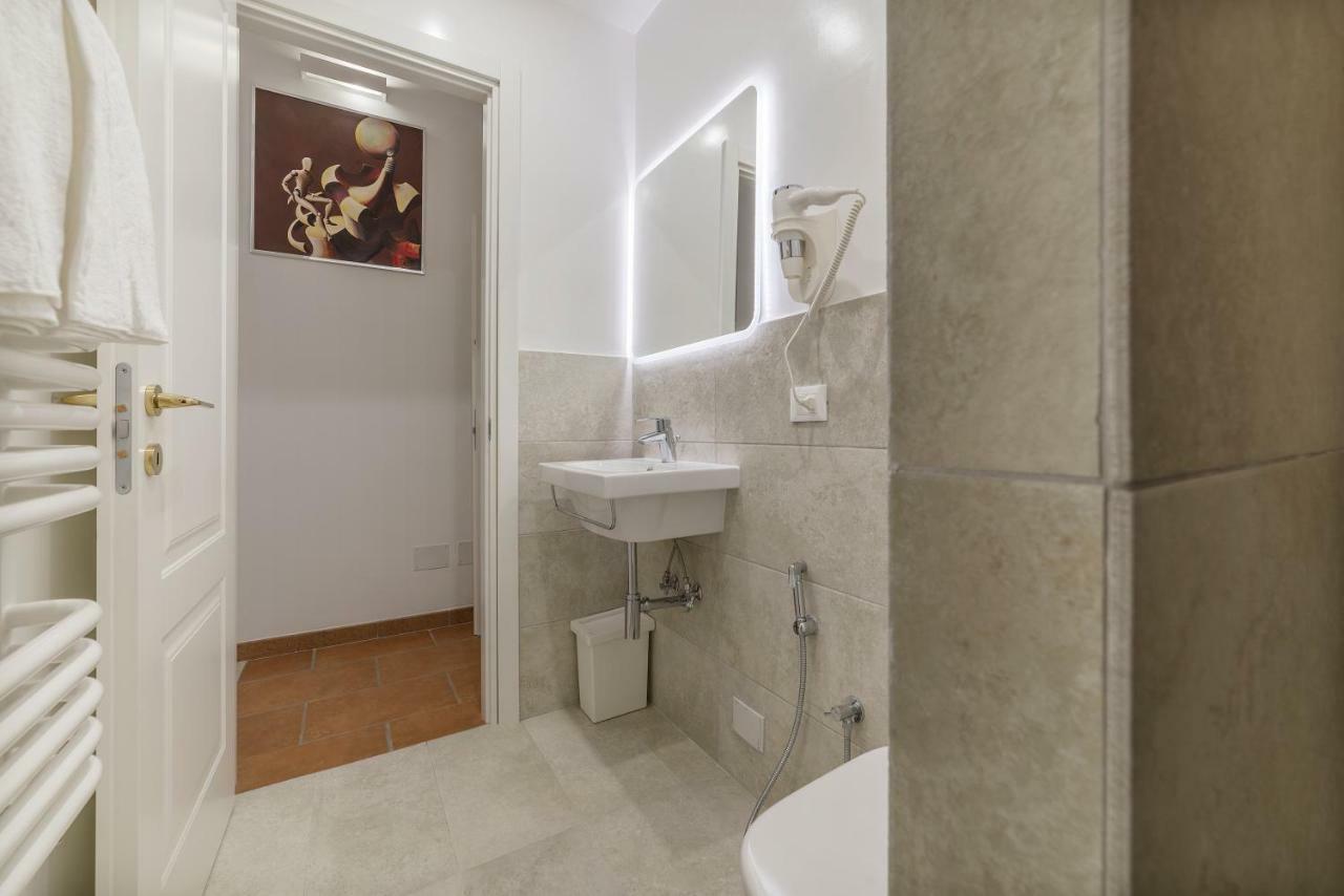 Apartment Via Genova Rome